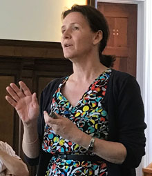 Kathrin presenterar på forskarseminarium i Rockelstad 2019.